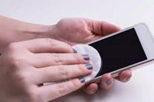 ¿Por que no se debe limpiar la pantalla de un