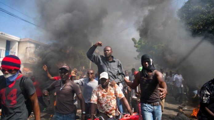 Al menos un periodista muerto y 2 heridos de bala en una protesta en Haiti
