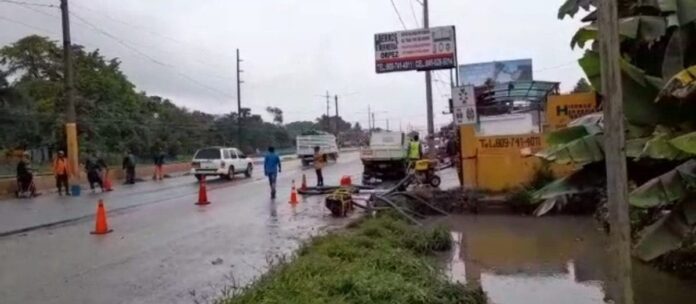 Brigadas Obras Públicas continúan limpieza del km 22 autopista Duarte