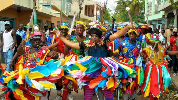 Devotos del gagá salen en RD en medio de polémica