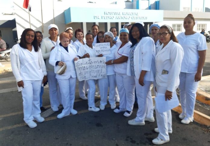 Enfermeras alegan que fuera de República Dominicana las respetan