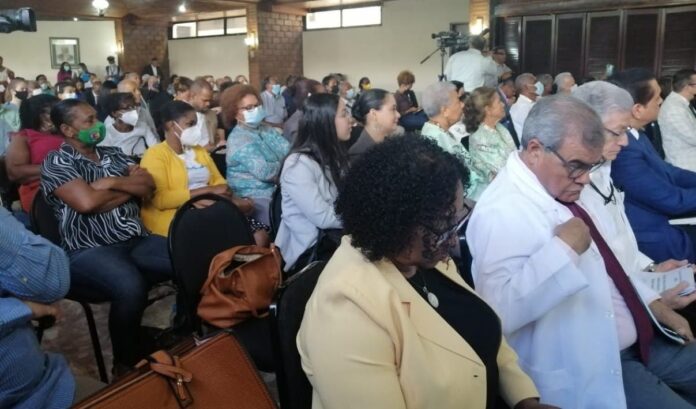 Faltan especialistas, medicinas y equipos en 50 hospitales