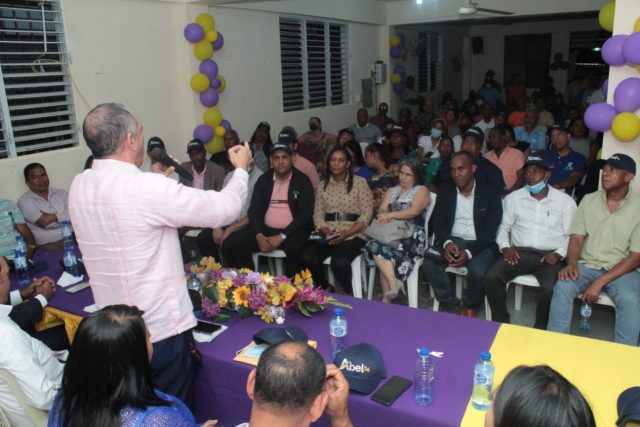 Juramentan equipo de campana Abel Martinez en Santo Domingo Oeste