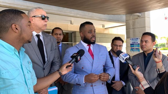 Periodista somete a Eduardo Hidalgo por difamacion