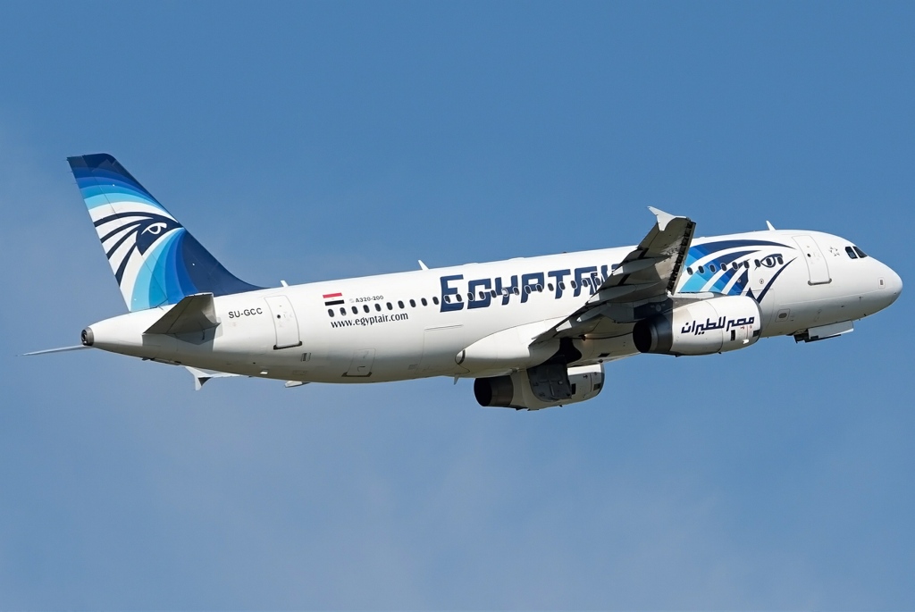 Las autoridades egipcias afirmaron que el vuelo MS804 de EgyptAir fue derribado en un ataque terrorista, a pesar de que ningún grupo se atribuyó la responsabilidad.