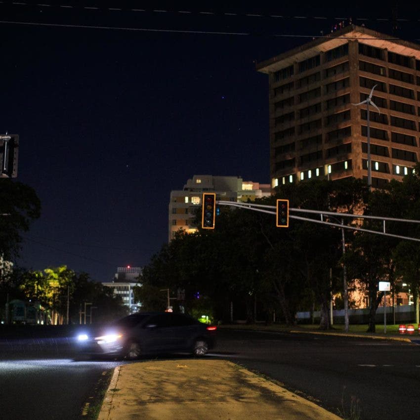 La mitad de Puerto Rico sigue sin luz dos dias despues del apagon general