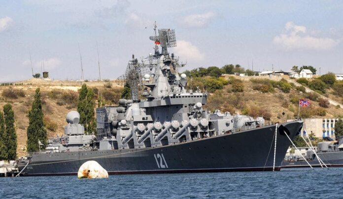 Rusia pierde buque y dice que aumentará ataques sobre Kiev