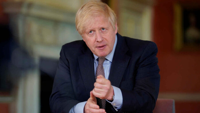El plan de Boris Johnson para luchar contra la covid-19 se tambalea