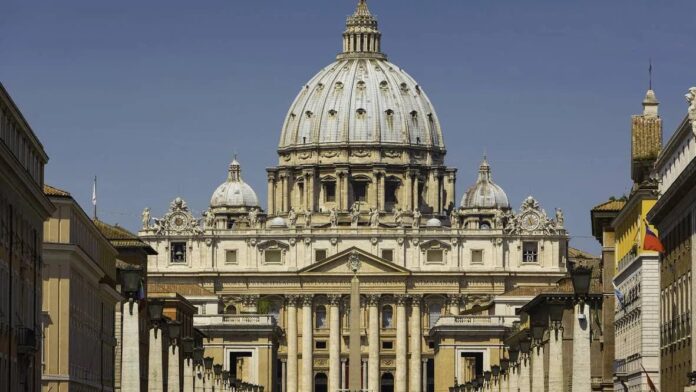 Vaticano dice limitarse al envío de armas es respuesta débil a guerra
