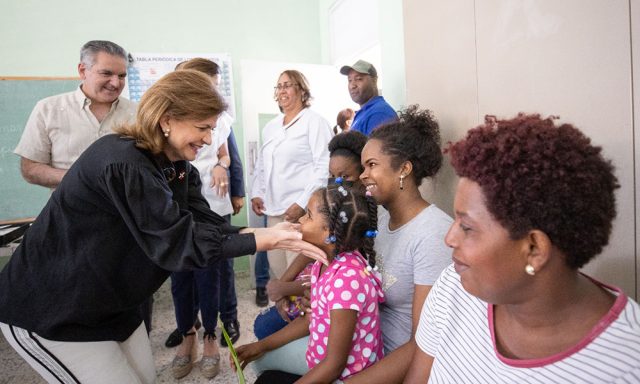 Vicepresidenta encabeza jornada de inclusion social en San Cristobal
