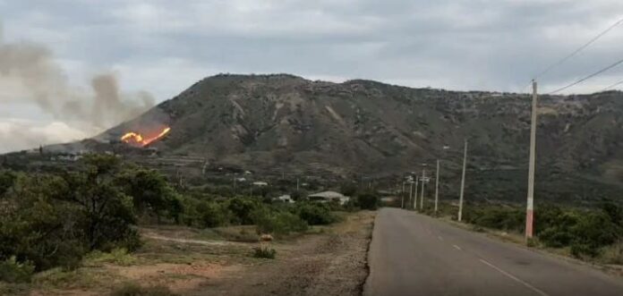 Incendio afecta el Parque Nacional El Morro en Montecristi