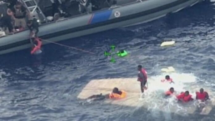 Buscan desaparecidos de embarcación que zozobró en Puerto Rico