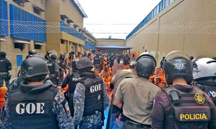 Ecuador: suben a 43 los muertos en violento motín en cárcel