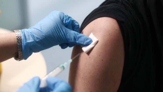 Francia vacunará a las personas en contacto con casos de viruela del mono