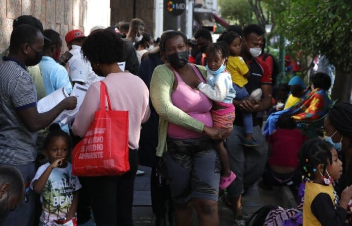 Grupo de 200 haitianos clama ayuda en México