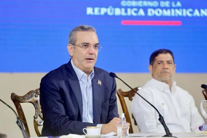 Presidente Luis Abinader aún no decide sobre reelección