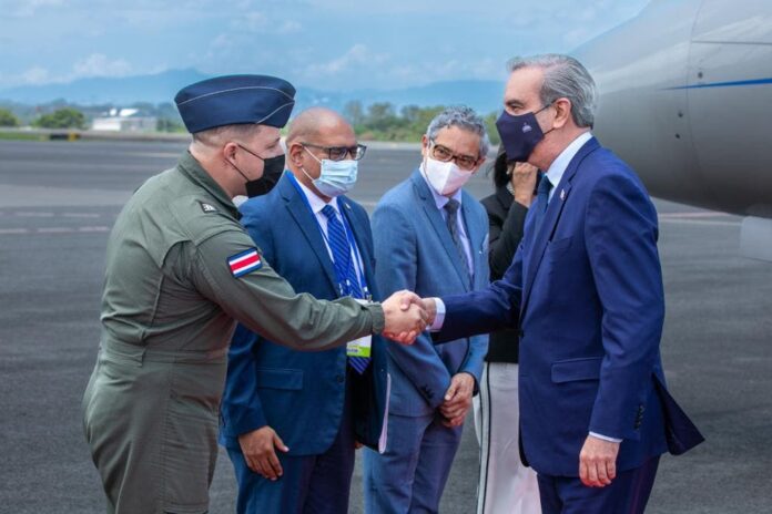 Presidente Luis Abinader llega a Costa Rica; inicia actividades agendadas