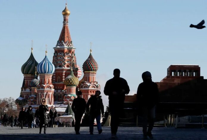 Rusia expulsa a 34 diplomáticos franceses tras igual medida de París