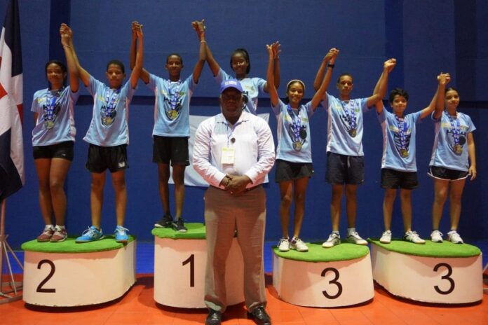 Premian ganadores de Tenis de Mesa en Juegos Santo Domingo Este
