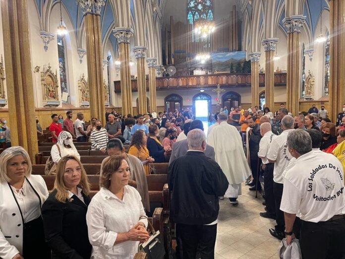 Realizan misa en Filadelfia en memoria a Orlando Jorge Mera
