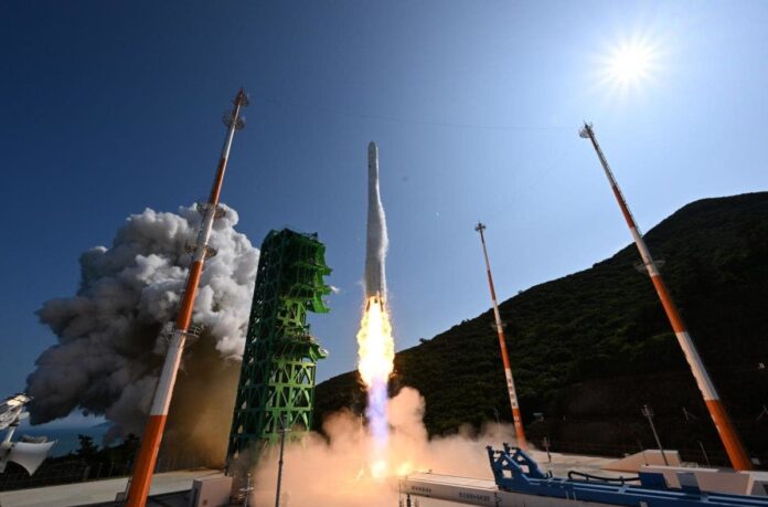 Corea del Sur lanza con éxito su cohete espacial Nuri