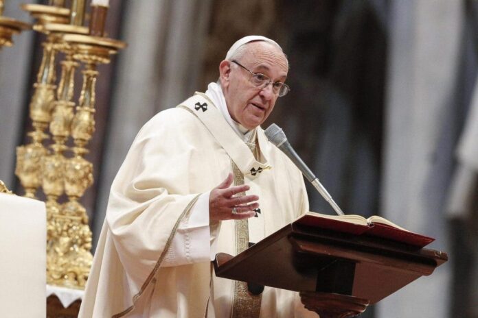 El papa dice guerra hace emerger cinismo y  brutalidad humana