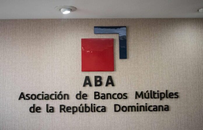 ABA: bancos se ven obligados a ajustar tasas de interés