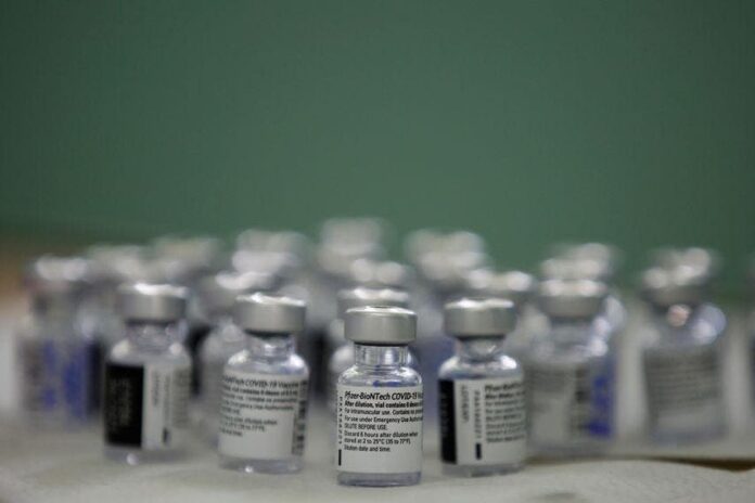 EEUU compra 105 millones de dosis de vacunas contra el COVID