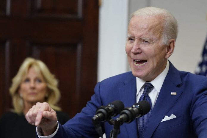 Joe Biden pide prohibir las armas de asalto