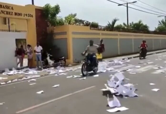 Video: Así despidieron el año escolar estudiantes del liceo Yrma Sánchez Bidó en Villa Riva