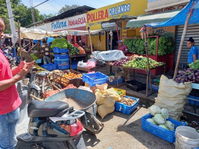 Mercados de San Juan lucen abarrotados de productos