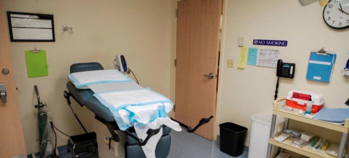 Investigan en Indiana a doctora que practicó aborto a menor violada 