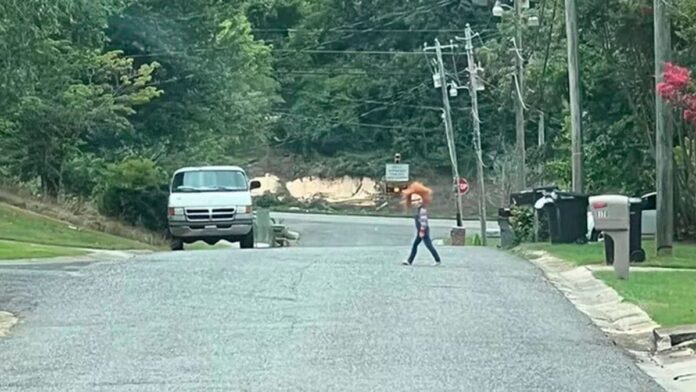 Terror en Alabama por un niño de cinco años que asusta a sus vecinos disfrazado de «Chucky»