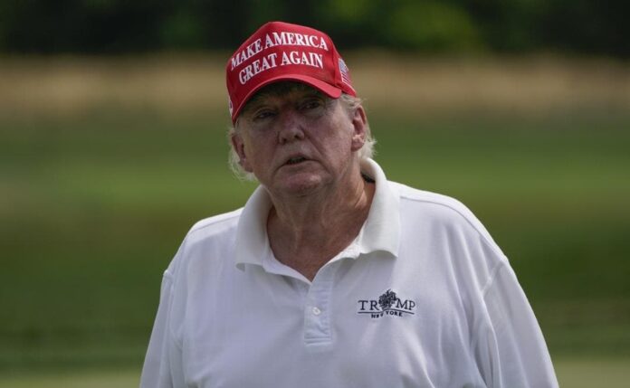 Trump pone en duda autoría del 11S en torneo de golf que financia Arabia Saudí