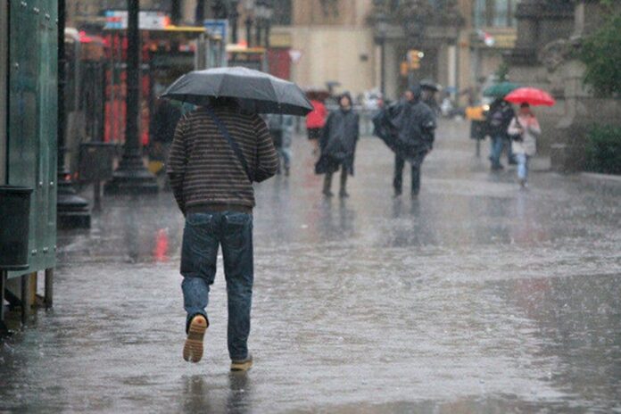¡Saca tu paraguas! Emiten alerta verde para ocho provincias