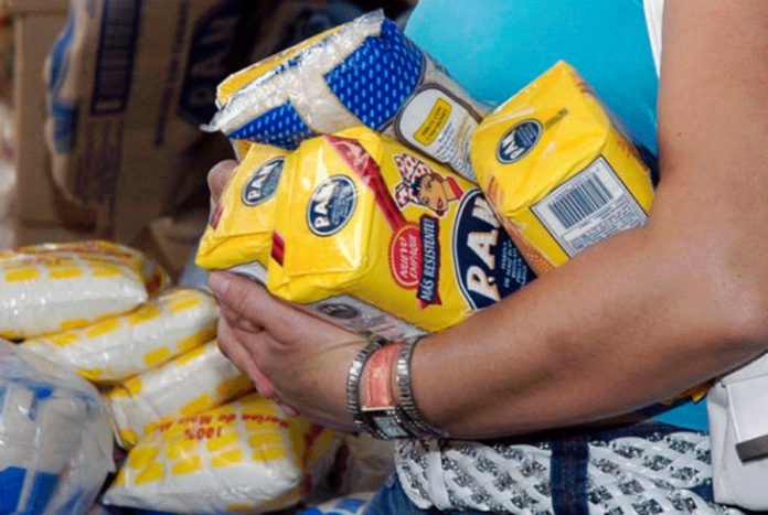 Venezolanos deben ganar unos 15 dólares diarios para canasta básica, dice ONG