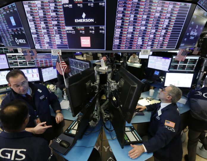 Dow Jones baja 0,86% y Wall Street cierra con pérdidas semanales