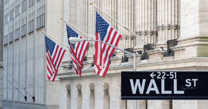Dow Jones baja un 0,88 % y Wall Street cierra agosto con pérdidas
