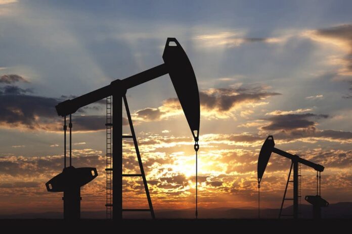 El petróleo de Texas baja 2,5 % y cierra en 92,52 dólares el barril