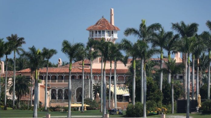 Reina la tranquilidad en la residencia de Trump en Florida tras registro    