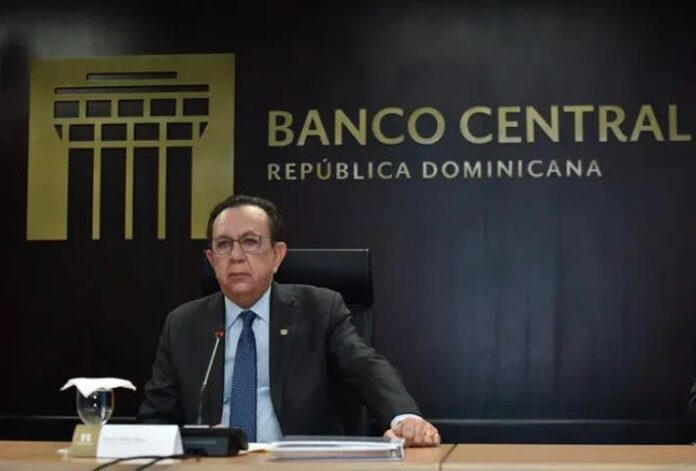 ¡Seguirá en el Banco Central!: Abinader ratifica a Valdez Albizu