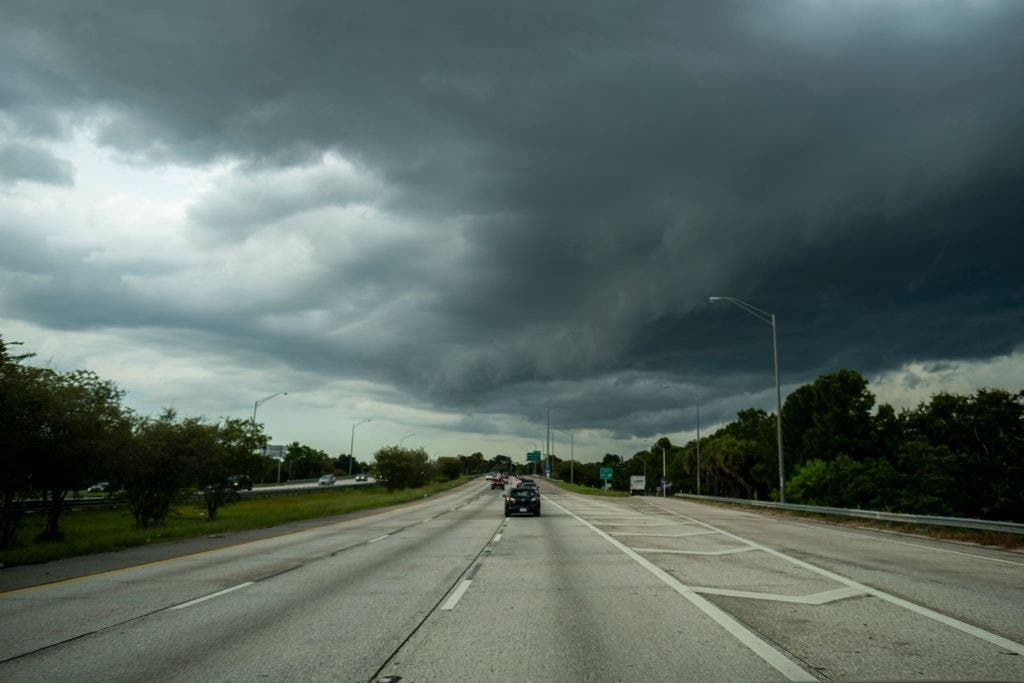 Huracán Ian roza la categoría 5 en su avance hacia Florida
