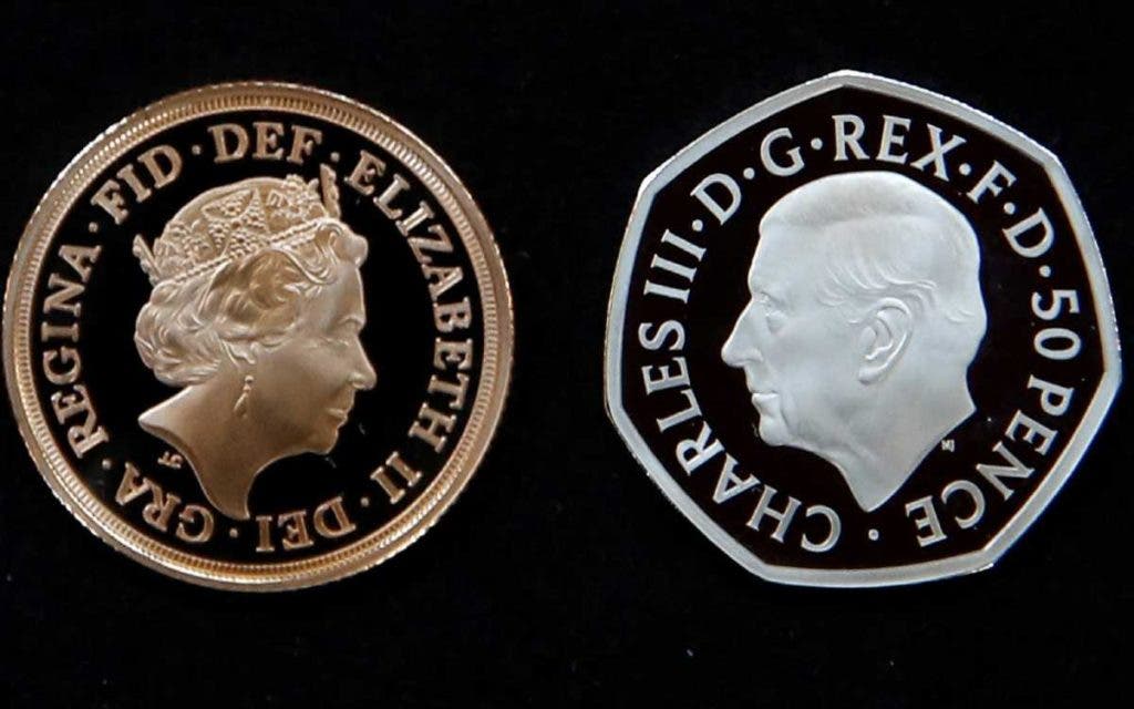 Presentan la nueva moneda con la imagen del rey Carlos III