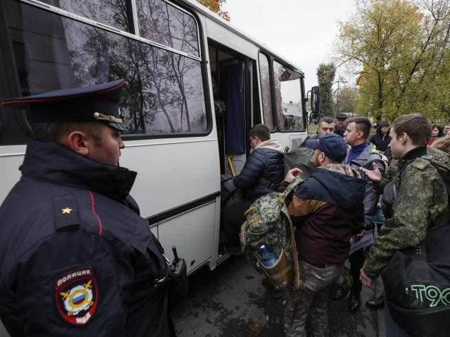 Rusia prepara una ley para permitir a los diputados combatir en Ucrania