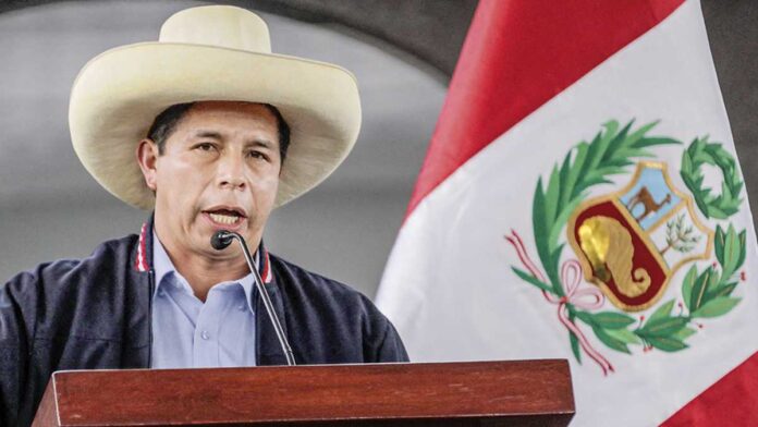 Castillo niega que vaya a pedir asilo o abandonar Perú