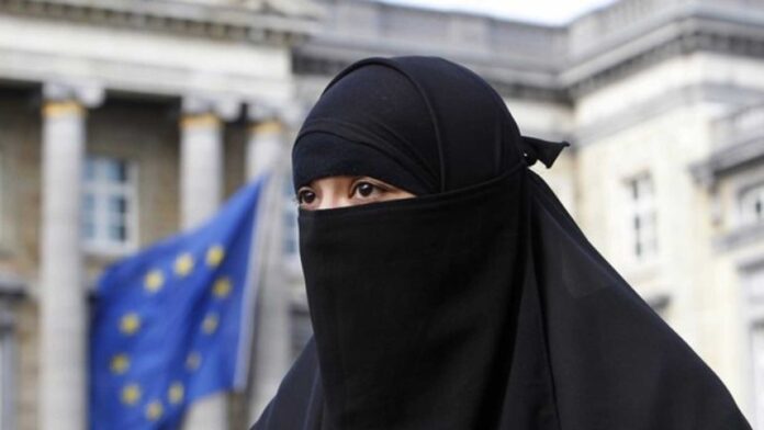 Suiza multará con 1.000 euros llevar burka u ocultar el rostro en público