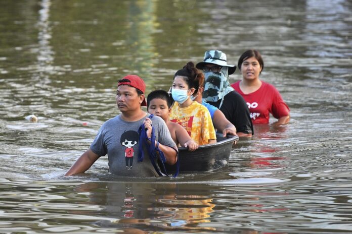 Más de 324.000 familias afectadas por las inundaciones en Tailandia