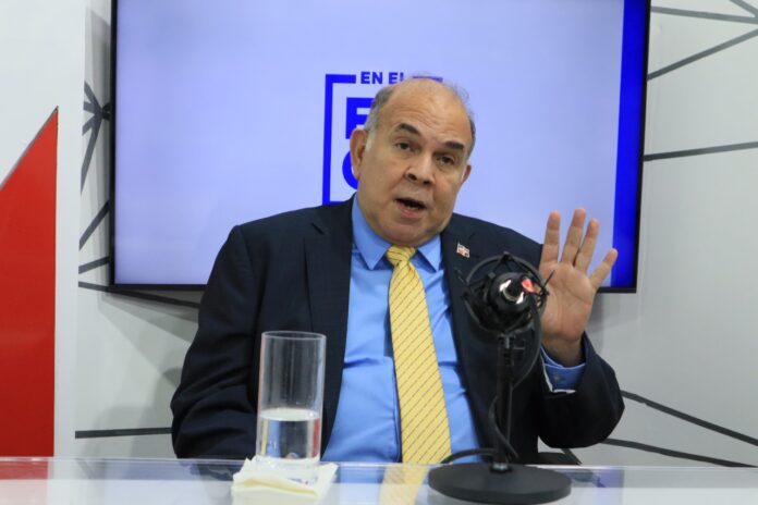 Pelegrín Castillo cree “campaña electoral” del PLD no ayuda al sistema político 