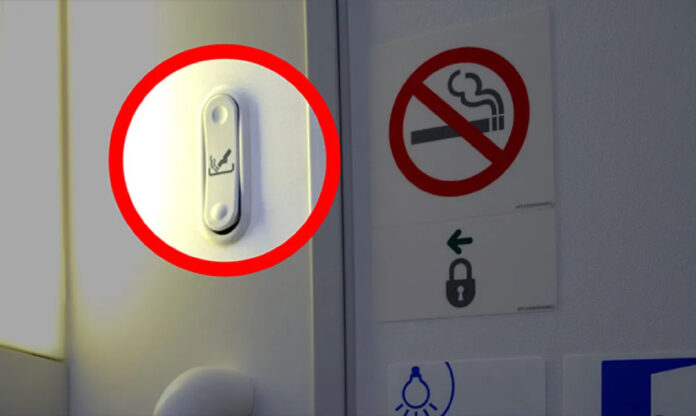 ¿Por qué existen ceniceros en los aviones, si no se permite fumar?