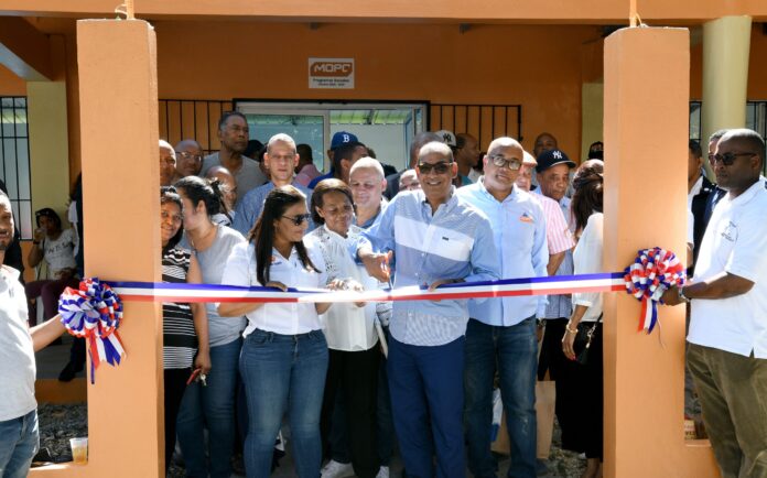 MOPC entrega centro comunal construido en La Yuca, de Los Ríos